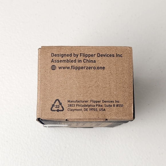 COPY - COPY - FLIPPER Zeros 0 White Electronic Pet Multi-Tool Educational Devic… - Picture 6 of 6